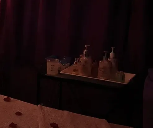 Masaj odasındaki yağ tepsisi — Lila Spa, Esenler misafirlerine hizmet veren salon